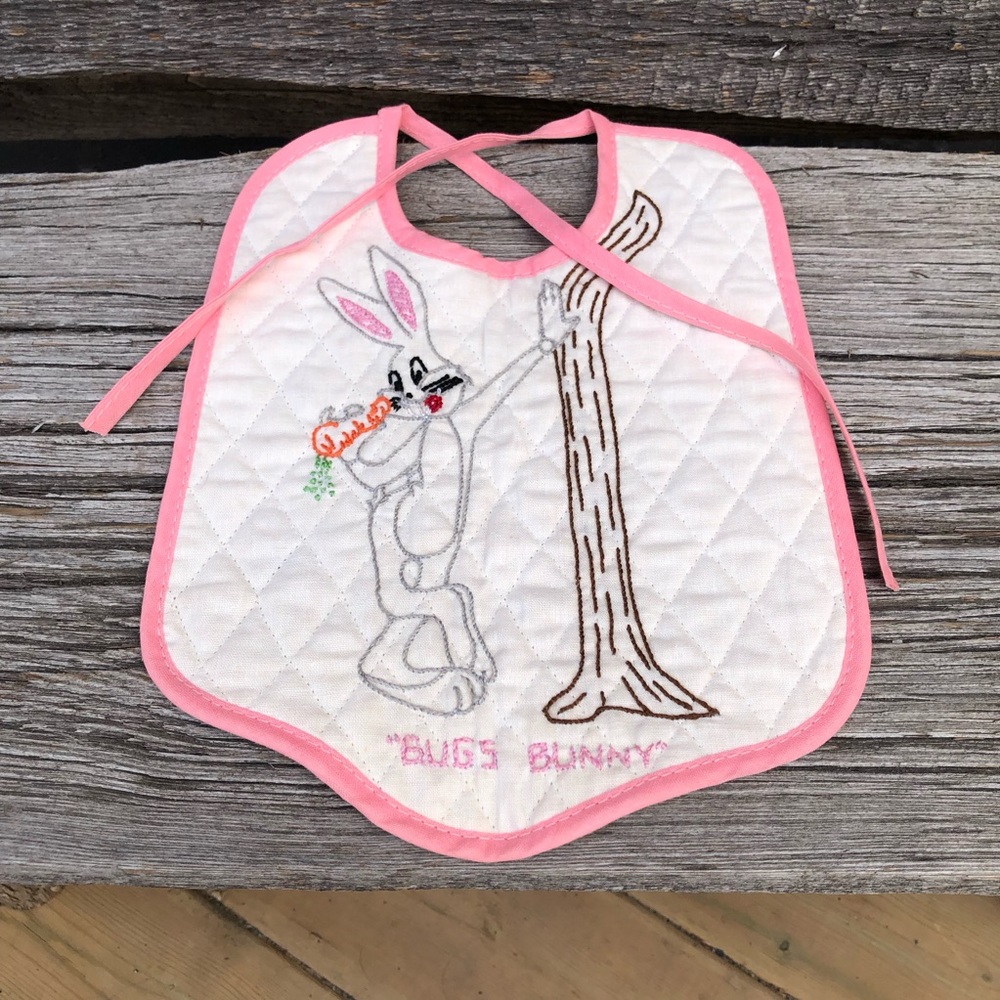 🩷Vintage Baby bib Hand embroidered Vtg nursery decor Looney Tunes Bugs Bunny🥕